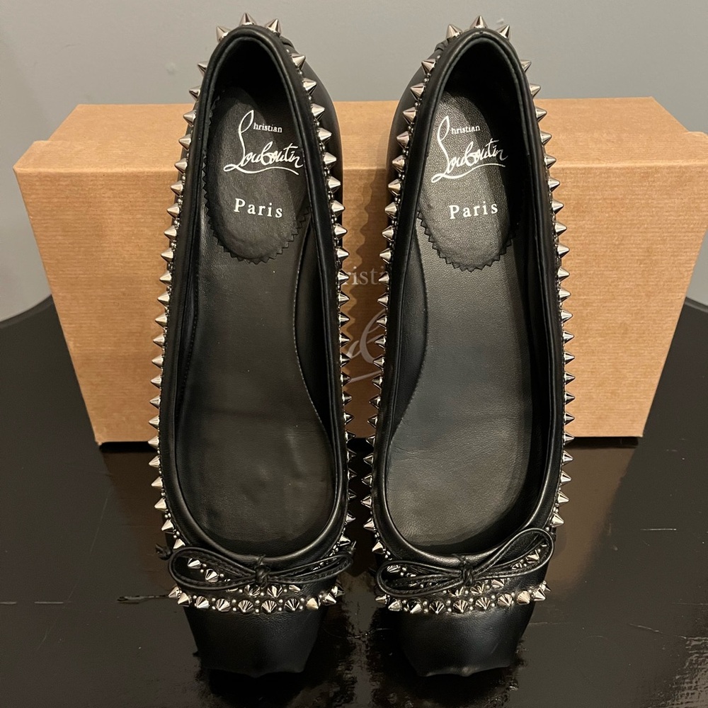 BNIB Christian Louboutin Mamadrague Spiked Black Leather Ballet Flats, size 39 - Picture 6 of 16